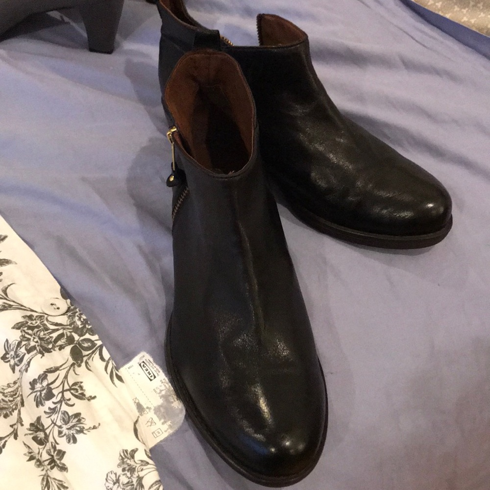 New Eric Michael’sAnne KLIEN